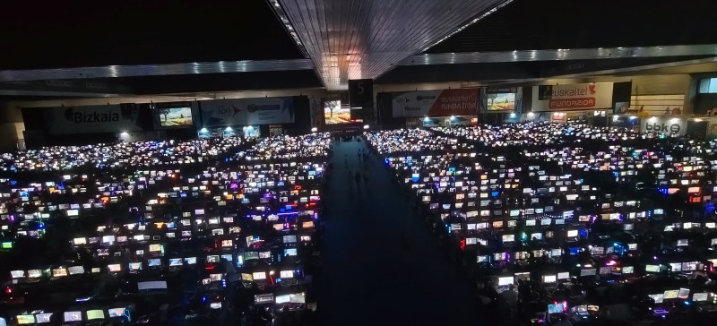 Vistas de Euskal Encounter 34, de noche